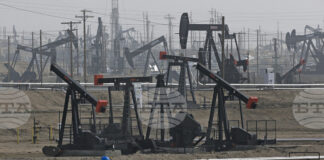 ОПЕК+ официално увеличава с 548 000 барела на ден добивите на петрол през август