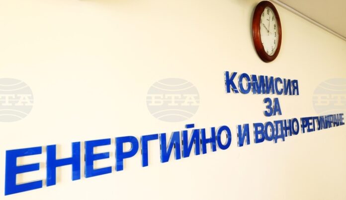 От днес се очаква цената на тока да се увеличи средно с 4,6 процента, на парното - с 4,5 на сто, показват прогнозите на КЕВР