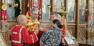 Отец Красимир говори на миряните в храма "Св. Три Светители" за светите отци от шестте Вселенски събора
