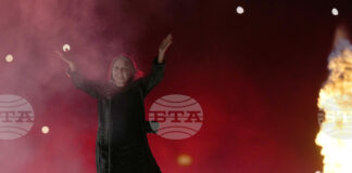 Ози Озбърн се сбогува с феновете на концерт в Бирмингам