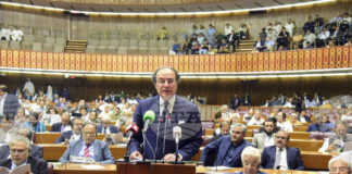 Пакистанският министър на финансите се срещна с министъра на търговията на САЩ във Вашингтон