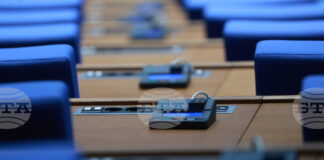 Парламентът ще обсъди вота на недоверие към кабинета "Желязков" за "провал във фискалната политика" и оставката на Кирил Петков