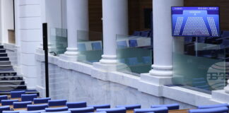 „Центърът за вземане на решения е извън институциите“: Реакциите след срещата „Борисов-Пеевски“ за управление Парламентът ще разгледа на второ четене промени в Закона за публичното предлагане на ценни книжа