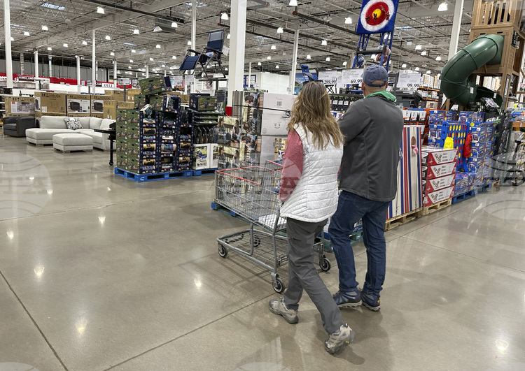 СподелиТози месец потребителското доверие в САЩ показа леко подобрение но