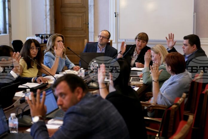 Правната комисия прие на първо четене промени в Наказателния кодекс, свързани с излизането на България от т.нар. сив списък за пране на пари