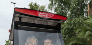 ПРЕГЛЕД НА ПЕЧАТА
                                                                                                Западната преса коментира как името на американския президент Доналд Тръмп бе свързано с обвинения за сексуални посегателства финансист Джефри Епстийн