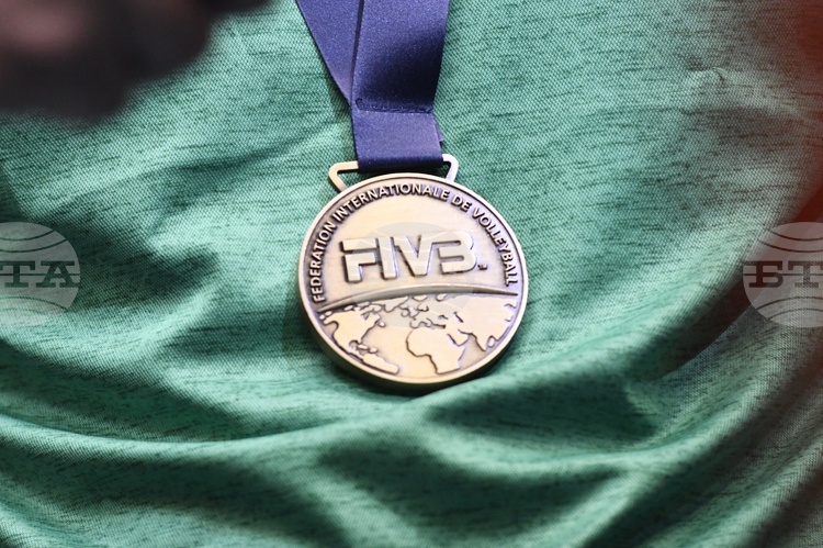 СподелиФабио Азеведо президент на Международната федерация по волейбол ФИВБ изпрати