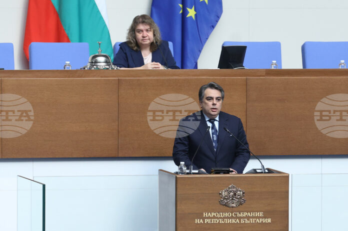 "Продължаваме Промяната" няма да подкрепя вотове на недоверие до 8 юли, заяви Асен Василев