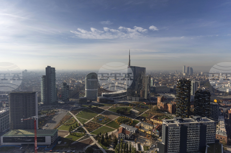 СподелиИталианската банка УниКредит UniCredit която оперира активно в България чрез