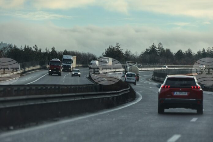 Работещите в държавните горски и ловни стопанства ще блокират магистрала "Тракия" в 10:00 часа с искания за по-добро заплащане и условия на труд