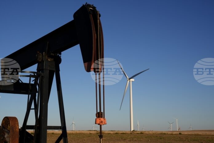 РАЗШИРЕНА ОПЕК+ обмисля увеличаване на добивите петрол с 550 000 РАЗШИРЕНА
ОПЕК+ обмисля увеличаване на добивите петрол с 550 000 барела на ден през август, предаде Ройтерс