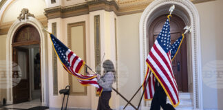 Рекордно дълга реч забави гласуването на ключовия законопроект на Тръмп