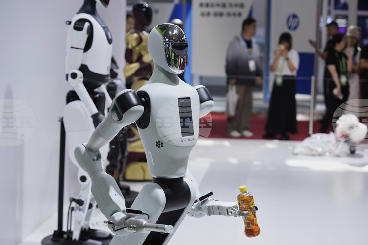 СподелиНа строителните площадки роботите помагат при пробиването на дупки дроновете