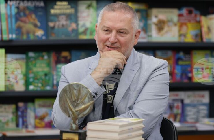 Романът „Градинарят и смъртта“ е представен от в. „Нойе Цюрхер цайтунг“