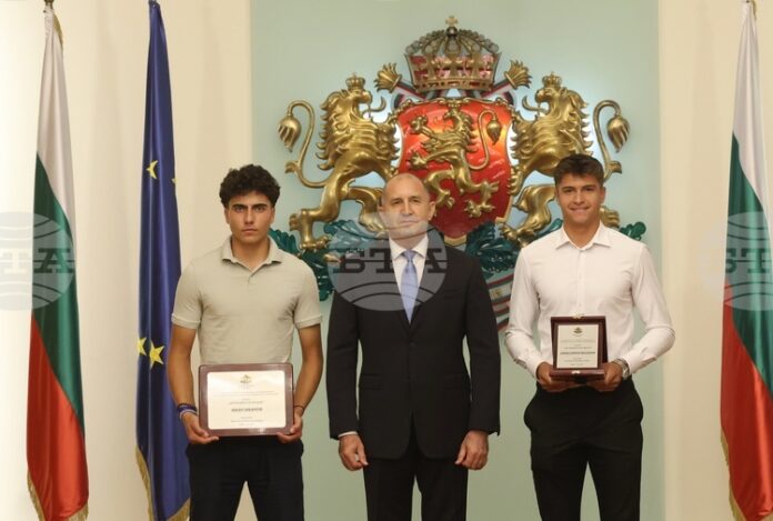 Румен Радев: 2025 г. е изпълнена със забележителни постижения на Румен Радев: 2025 г. е изпълнена със забележителни постижения на нашите млади надежди в спорта