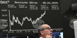 Със спад на индексите приключи последната за седмицата търговска сесия на фондовите борси в Европа заради подновената несигурност около митата