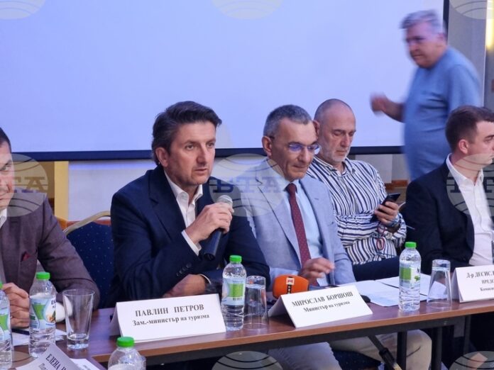 Съвременният туризъм е невъзможен без достъпност, чистота и силно партньорство с местната власт, заяви министър Мирослав Боршош