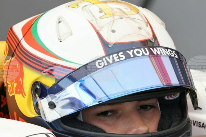 Сблъсък още в началото остави Никола Цолов на последното място в спринта за Гран при на Великобритания във Формула 3