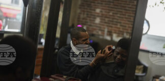 Секторът на услугите е спаднал през април с 0,3 на сто както в ЕС, така и в еврозоната