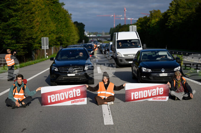 Швейцарски депутати предлагат въвеждане на такса за преминаване през страната