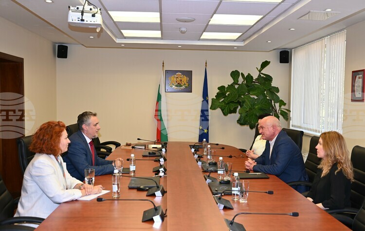 СподелиДимитър Главчев председател на Сметната палата и Калин Славов изпълнителен