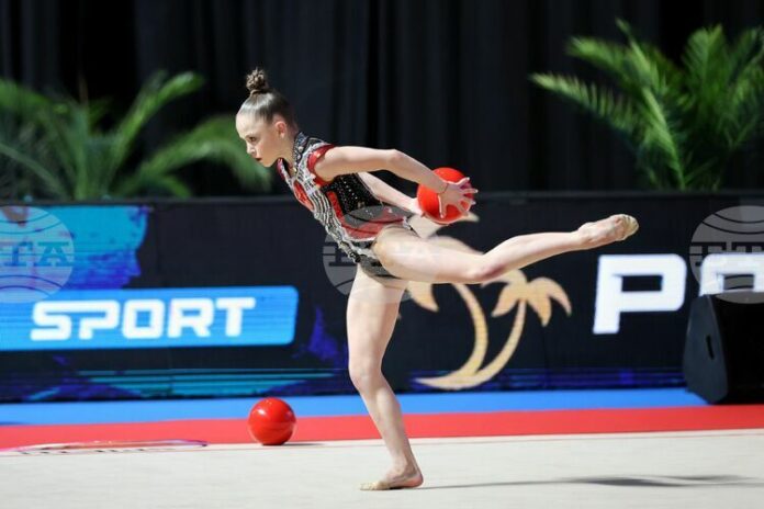 Стилияна Николова се класира за финалите на обръч и на топка на Световната купа по художествена гимнастика в Милано