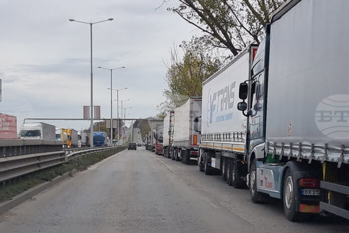 Сухопътният товарен транспорт в България намалява през 2024 г. до най-ниското си ниво от 2019 г., показват данни на Евростат