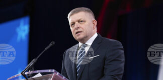 ТАСР: Фицо помоли чешкия премиер да уважава националните интереси на Словакия по отношение на гаранциите за доставки на газ