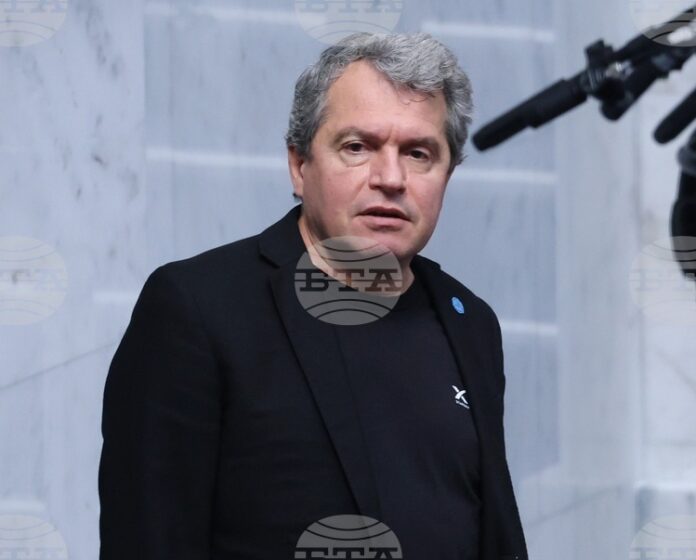 Тошко Йорданов от ИТН посочи, че част от думите му Тошко Йорданов от ИТН посочи, че част от думите му за лекарите специализанти са извадени извън контекста и се извинява, ако е обидил някого