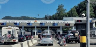 Трафикът е интензивен за леки автомобили на изход на ГКПП "Капитан Андреево" и на вход на ГКПП "Калотина"