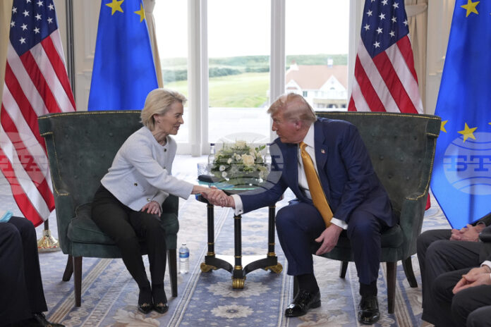Тръмп и Фон дер Лайен обявиха споразумение за 15% мита на стоките от ЕС