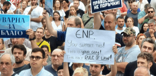 Кадър от протеста с искане за независимо правосъдие в София