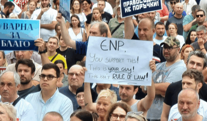 Кадър от протеста с искане за независимо правосъдие в София