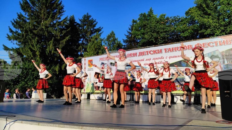 СподелиТази вечер с тържествено шествие в централната част на Силистра