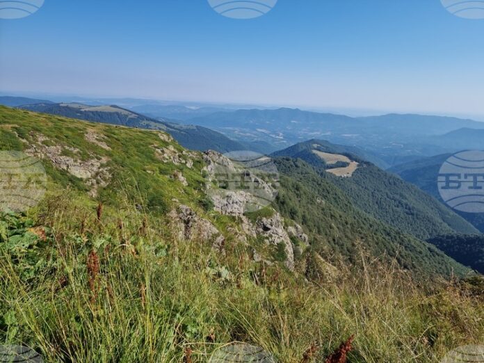 Във високите части на планините ще е изключително топло, хора със здравословни проблеми да не излизат на слънце, препоръчаха от ПСС