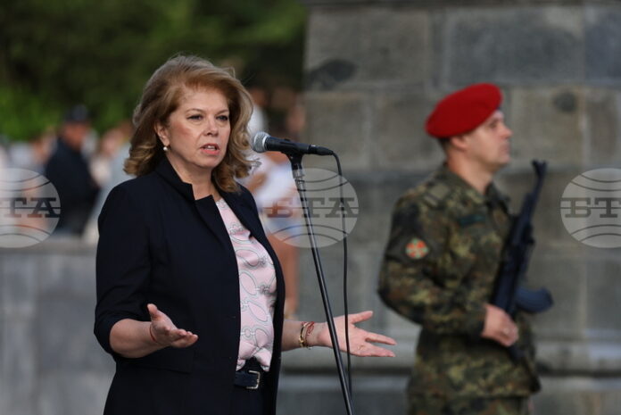 Вицепрезидентът Илияна Йотова връчи националната литературна награда „Иван Вазов“ на писателя Христо Славов