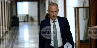 Виждаме обезценяване на вота на недоверие като политически и конституционен механизъм, каза министър Красимир Вълчев