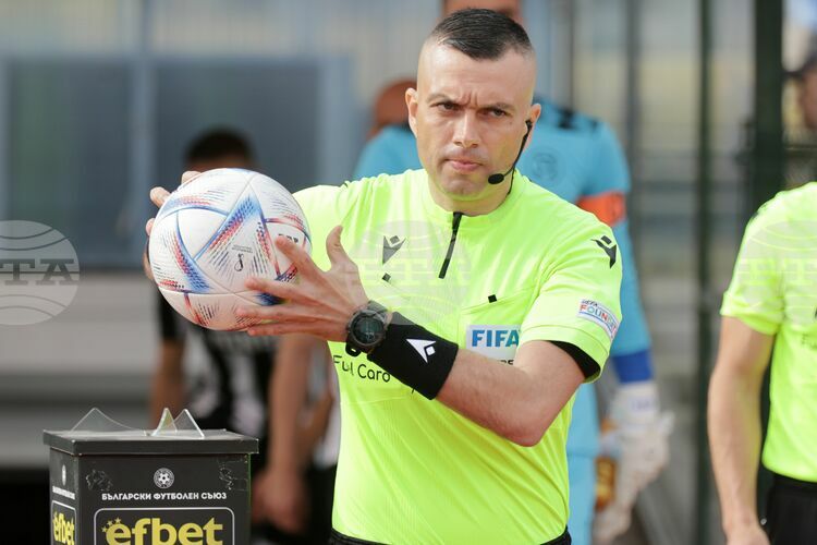 СподелиБългарският рефер Волен Чинков отсъди седем жълти картона и управляваше