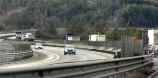 Временно се ограничава трафикът на автомобили над 12 тона по АМ "Тракия" от Стара Загора до София, съобщиха от АПИ