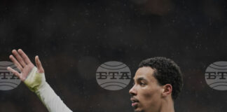 Юго Екитике засега ще играе с фланелка с №54 в Ливърпул, чака окончателен номер от клуба