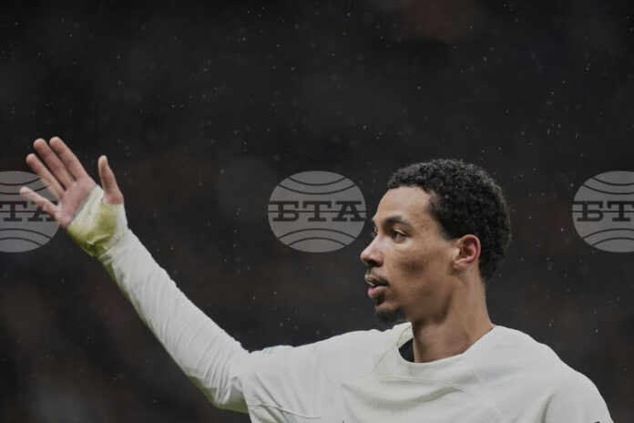 Юго Екитике засега ще играе с фланелка с №54 в Ливърпул, чака окончателен номер от клуба