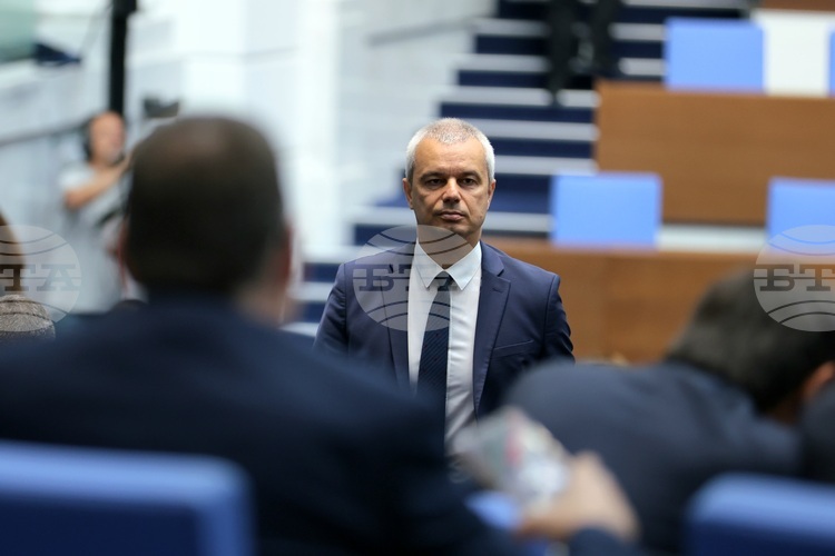 СподелиСпоред нас парламентът в момента е наистина вреден и решенията