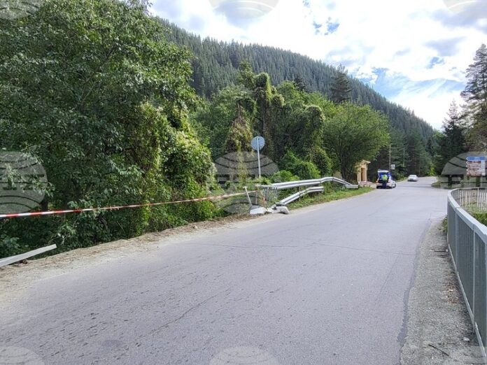 Затворен е пътят Самоков-София заради катастрофа с пострадали, движението се пренасочва