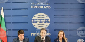 Заявката ни е да внесем вот на недоверие най-рано през септември, каза съпредседателят на "Да, България" Божидар Божанов