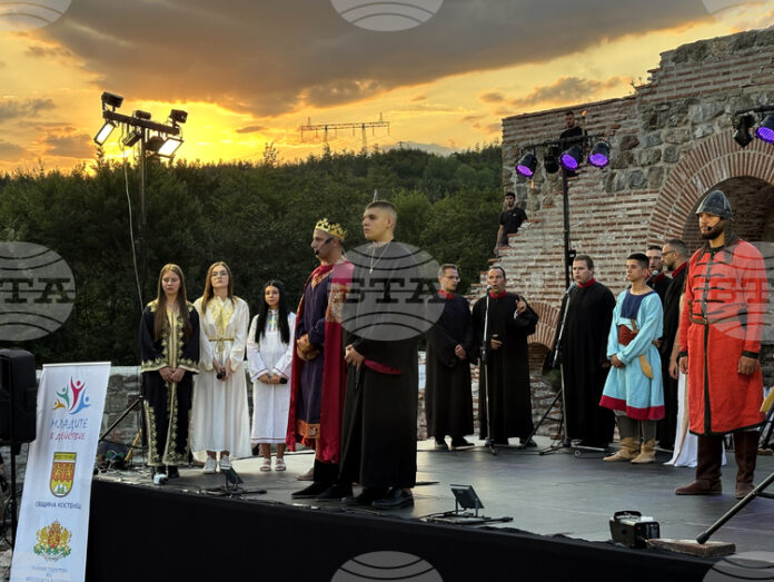 1039 години от победоносната битка на цар Самуил при прохода 1039 години от победоносната битка на цар Самуил при прохода Траянови врата бяха отбелязани на крепостта „Стенос“