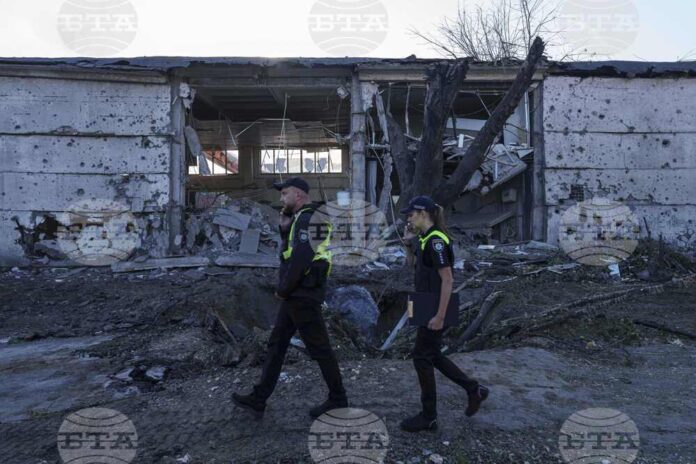 Търговска сграда в Киев, повредена при руската въздушна атака