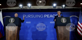 Президентите на САЩ и Русия, Доналд Тръмп и Владимир Путин, говорят на съвместна пресконференция след срещата си в Аляска, 15 август 2025 г.