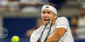 Александър Зверев се класира за четвъртфинал на Мастърс турнира по тенис в Торонто, след като Серундоло се оттегли поради контузия