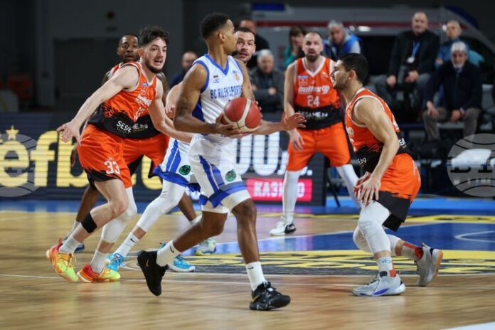 Американецът Алън Арнет поднови договора си с баскетболния Рилски спортист