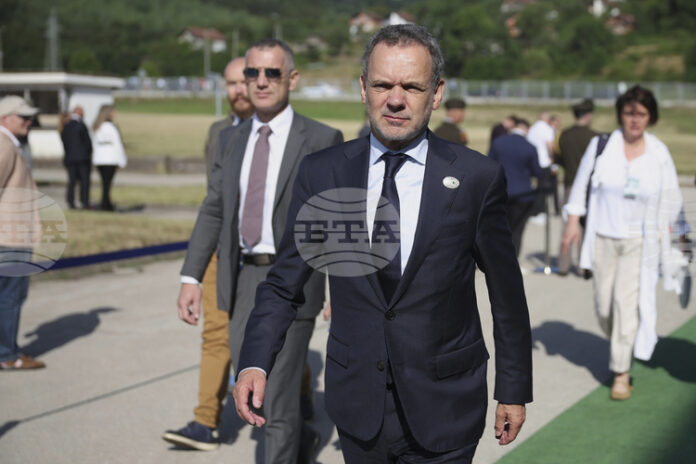 АНП:  Всички министри от нидерландската партия "Нов обществен договор" се оттеглят от кабинета след оставката на външния министър Каспар Велдкамп